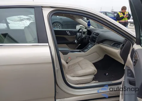 2017 Lincoln Continental Reserve z USA, uszkodzony, nr VIN 1LN6L9NP6H5623421